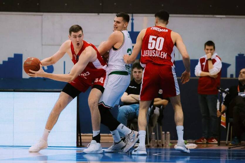 Дмитро Скапінцев (крайній ліворуч) / Euroleague Basketball