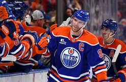 Макдэвид покорил новый очковый рубеж Макдэвид покорил новый очковый рубеж