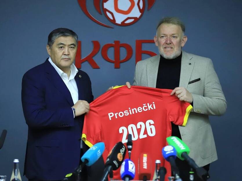 Роберт Просинечки (справа) / КФС