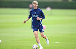 Аякс согласовал условия контракта с экс-защитником Арсенала