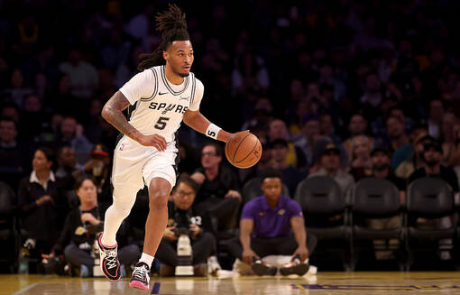 Дабл-дабл игрока Сан-Антонио вывел команду в полуфинал Кубка НБА Дабл-дабл игрока Сан-Антонио вывел команду в полуфинал Кубка НБА