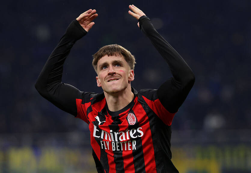 Милан продлил контракт с ключевым вингером