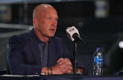 Аутсайдер НХЛ сменил генерального менеджера