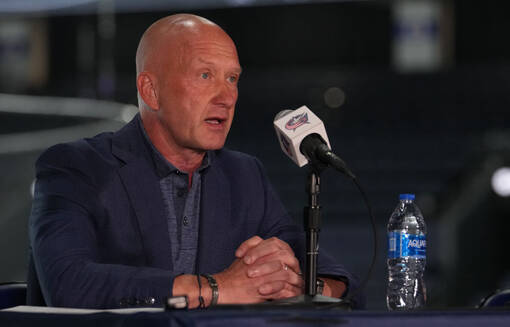 Аутсайдер НХЛ сменил генерального менеджера Аутсайдер НХЛ сменил генерального менеджера