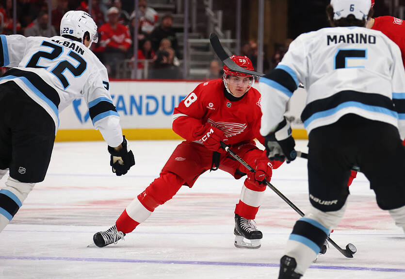 НХЛ: Детрой уступил дома, Вегас проиграл по буллитам