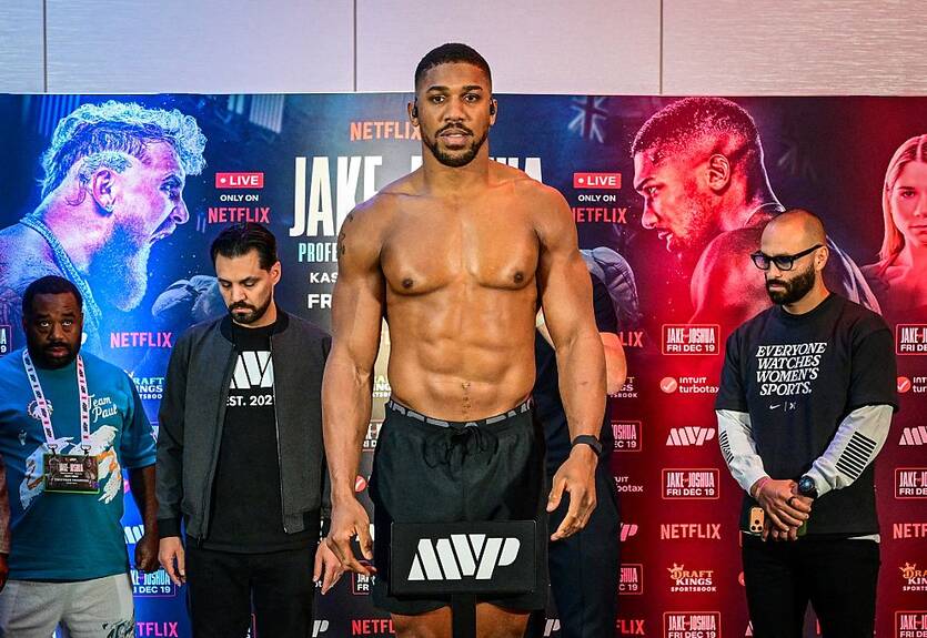 Джошуа оказался тяжелее Пола на 12 кг Джошуа оказался тяжелее Пола на 12 кг