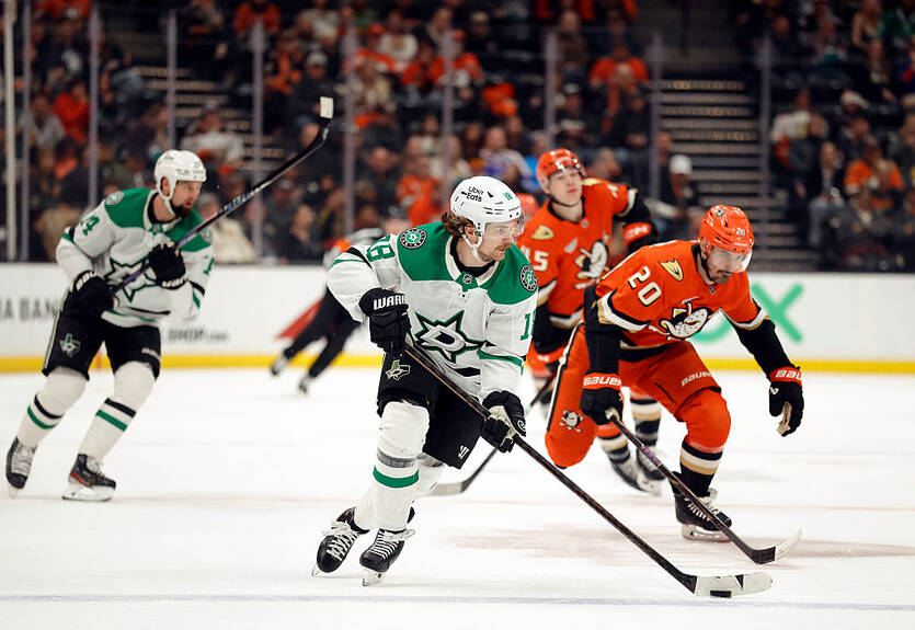 НХЛ: Даллас розгромив Анахайм, Флорида вирвала перемогу у Кароліни