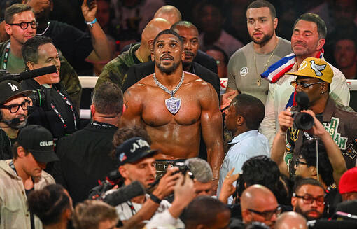 Джошуа нокаутировал Пола в шестом раунде