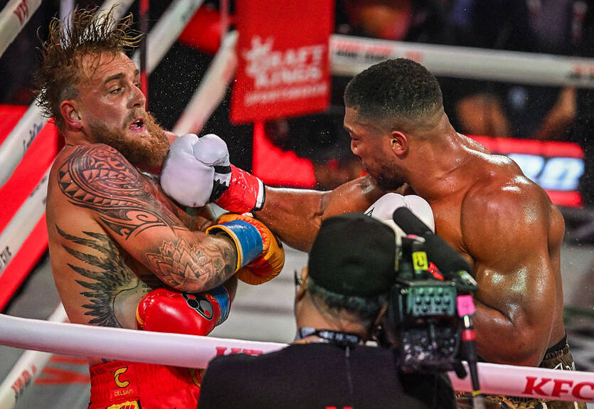 Пол получил тяжелую травму после нокаута Джошуа