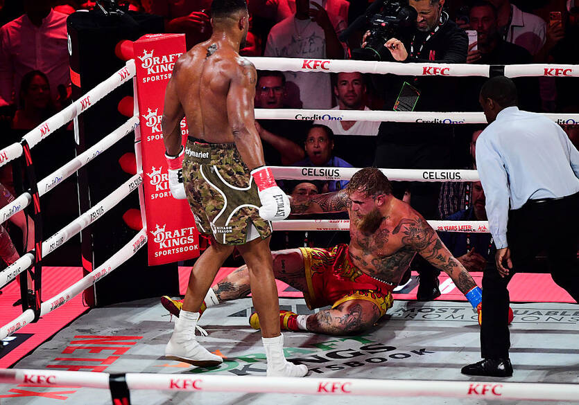 Пол уступил Джошуа / Getty Images