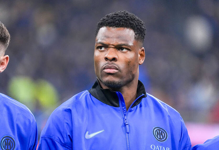 Дензел Дюмфрис на радаре клубов АПЛ