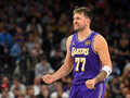 Дончич досрочно покинул матч против Клипперс
