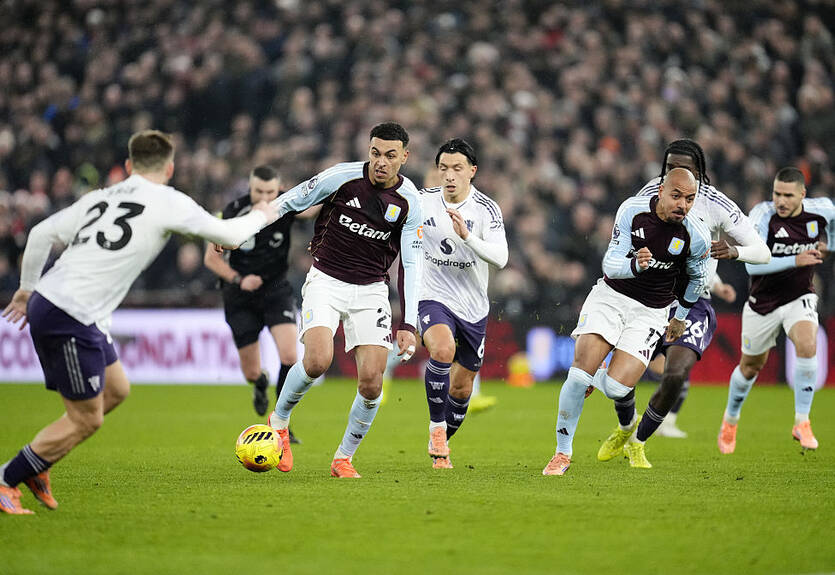 Дубль Роджерса принес Астон Вилле победу над Манчестер Юнайтед