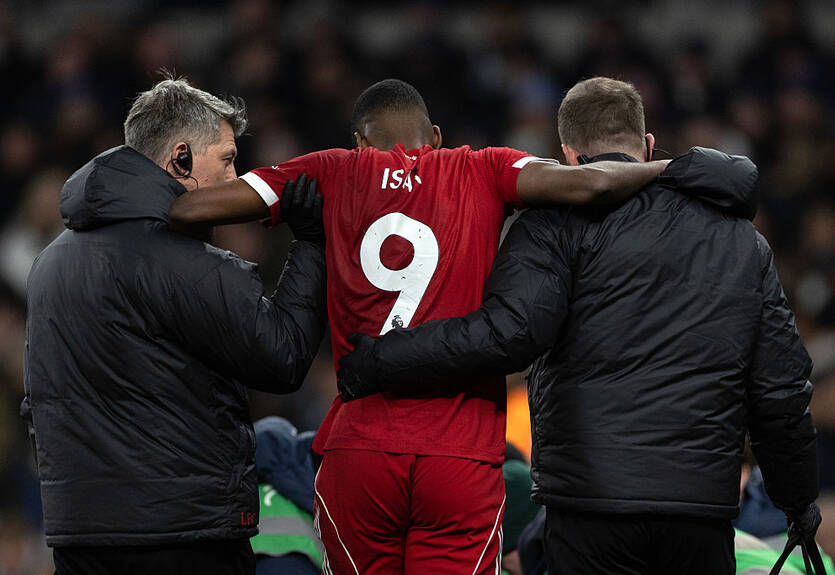 Исак может пропустить несколько месяцев