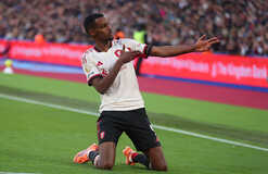 Исак перенес операцию после травмы