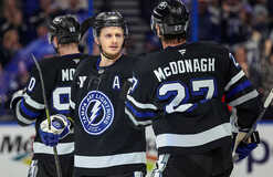 НХЛ: Лос-Анджелес уступил дома, Тампа одержала победу