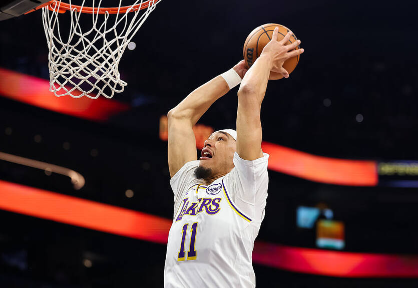 Центровой Лейкерс пополнил список травмированных