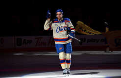 Такого не было 30 лет: Макдэвид установил предрождественское достижение в НХЛ