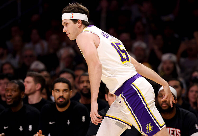 Лейкерс втратили Рівза в грі з Рокетс через його проблеми з ногою
