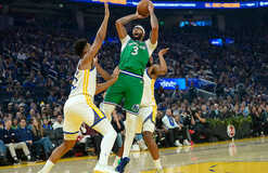 Дэвис получил повреждение и покинул матч против Голден Стейт Дэвис получил повреждение и покинул матч против Голден Стейт