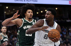 НБА: Финикс одолел Новый Орлеан, Мемфис разобрался с Милуоки