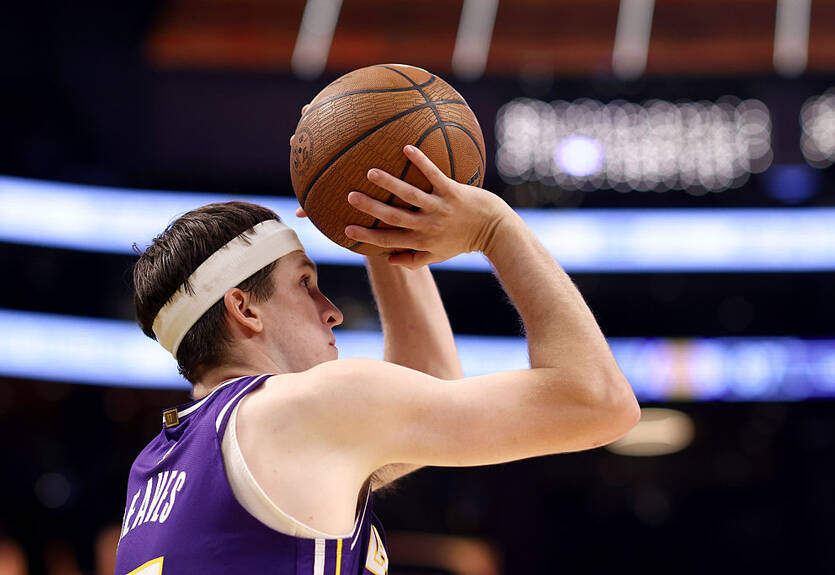 Звезда Лейкерс выбыл на длительный период