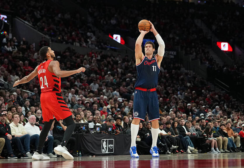 Центровый Клипперс повторил рекорд Карри и Леброна