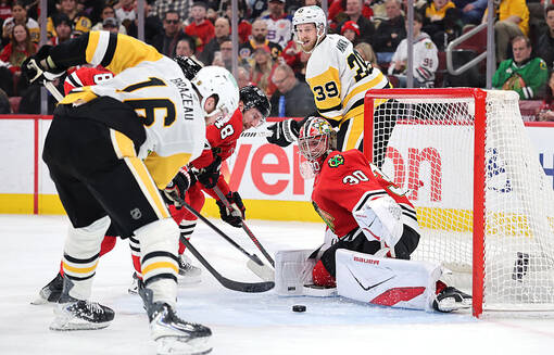 НХЛ: Питтсбург забросил семь шайб Чикаго, Тампа по буллитам обыграла Монреаль