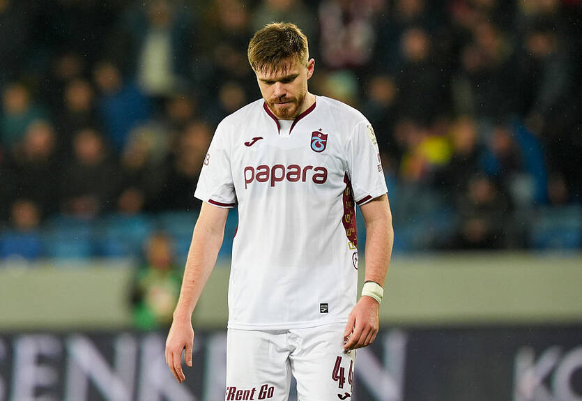 Турецкий клуб отклонил первое предложение Бенфики по украинскому защитнику