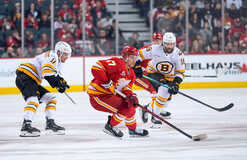 НХЛ: Эдмонтон уступил Виннипегу, Калгари обыграло Бостон