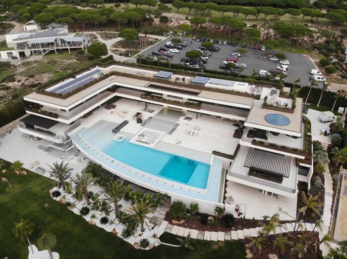 Особняк Роналду, Mirror