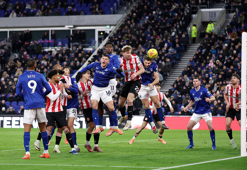 Брентфорд и Эвертон устроили жаркую перестрелку