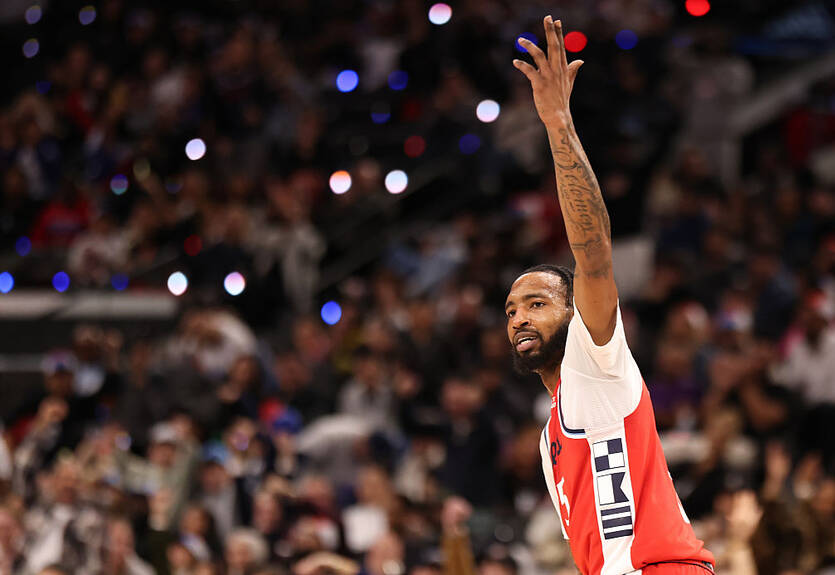 Форвард Клипперс снова травмировал колено