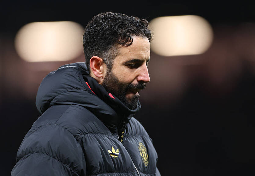 Манчестер Юнайтед отправил в отставку главного тренера