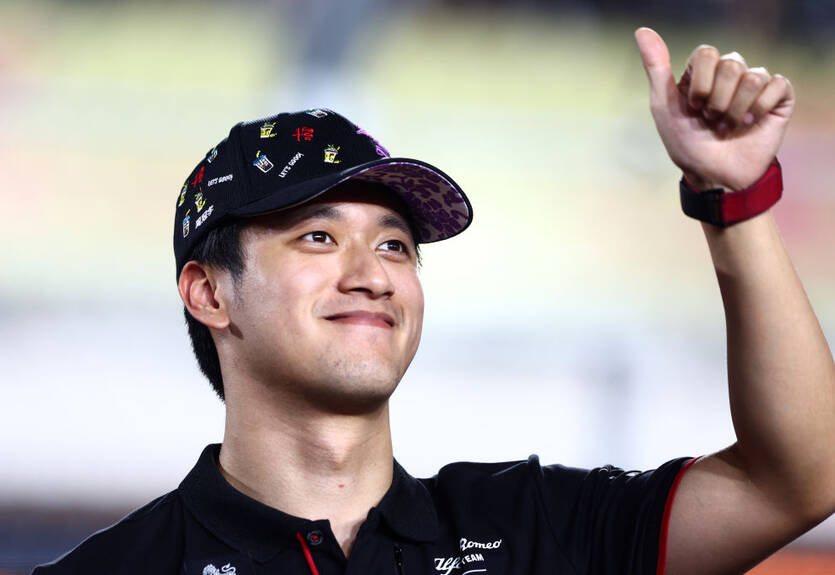 Нещодавно звільнений пілот знайшов собі нову команду