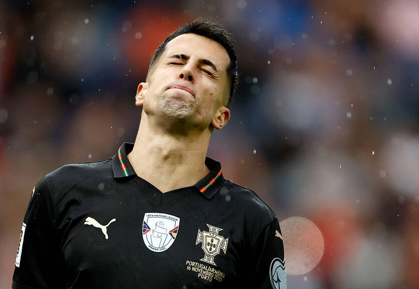 Барселона сделала предложение по Канселу