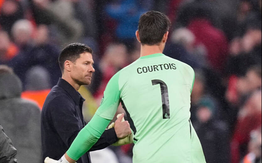 Хаби Алонсо и Тибо Куртуа / Getty Images