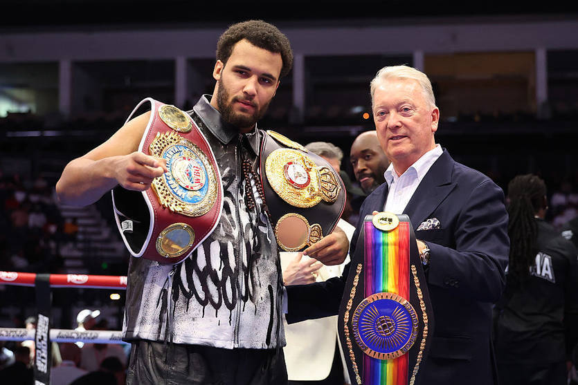 Мозес Итаума и Фрэнк Уоррен / Getty Images