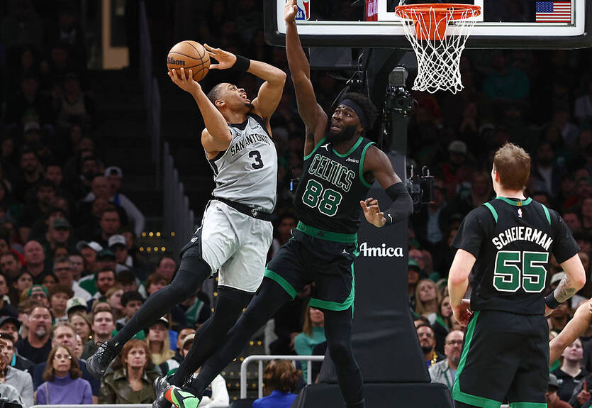 НБА: Шарлотт разгромил Юту без Михайлюка, Сан-Антонио обыграл Бостон