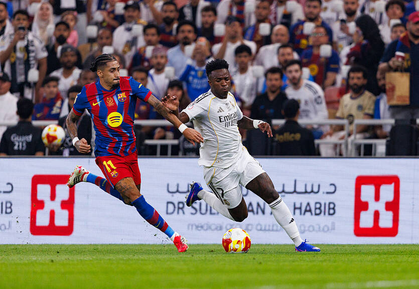 Голевой фестиваль в видеообзоре Эль Класико Барселона - Реал