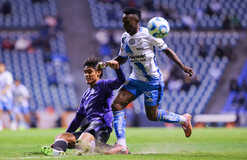 В Мексике игрок коленом вырвал кусок газона, на котором должны тренироваться участники ЧМ-2026