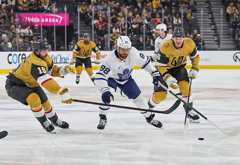 НХЛ: Миннесота уступила Виннипегу, голевой поединок Вегаса и Торонто, победы Питтсбурга и Бостона