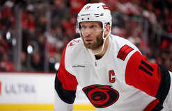 НХЛ: Каролина разгромила Флориду, Тампа уступила Сент-Луису по буллитам