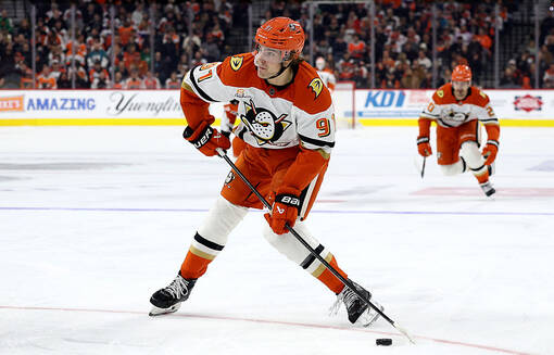 Не присоединится к сборной на Олимпиаде. Стало известно о травме шведского форварда