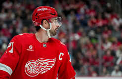 Капитан Детройта поднялся в десятку голеадоров клуба