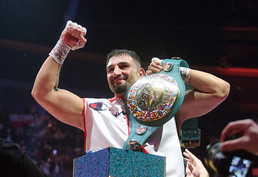 "Он обязательный претендент": Промоутер Кабайела заявил о желании устроить бой с Усиком