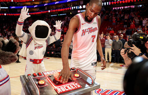 Дюрант обошел Новицки в списке лучших бомбардиров в истории