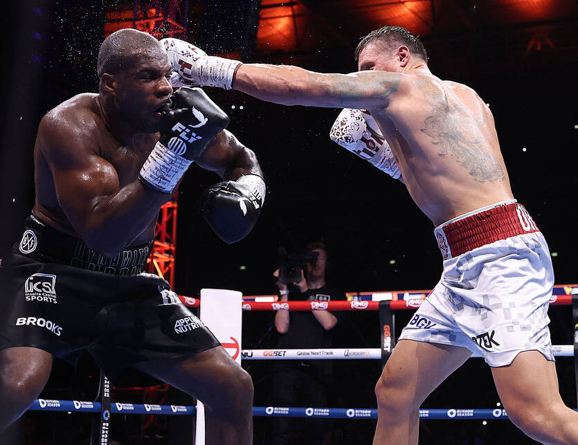 Олександр Усик та Даніель Дюбуа / Getty Images