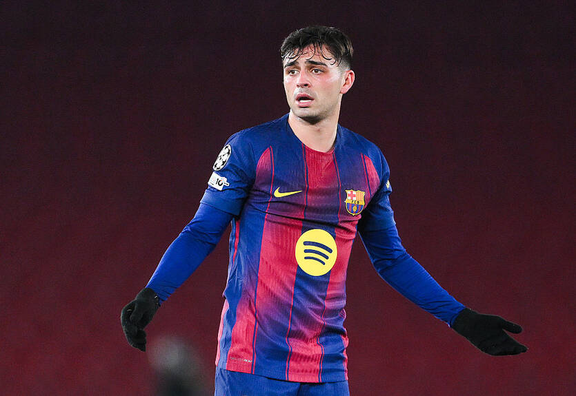 Барселона подтвердила травму основного хавбека, назвав сроки восстановления