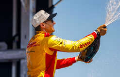 Чемпион Индикар проиграл суд Макларен